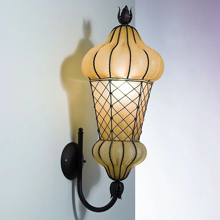 Chandeliers with Clear Crystal for a Sparkling EffectMurano Glass Utdoor Wall Lantern With"Balloton" Or 'Scavo' Finish Chandeliers with Clear Crystal for a Sparkling EffectMurano Glass Utdoor Wall Lantern With"Balloton" Or 'Scavo' Finish