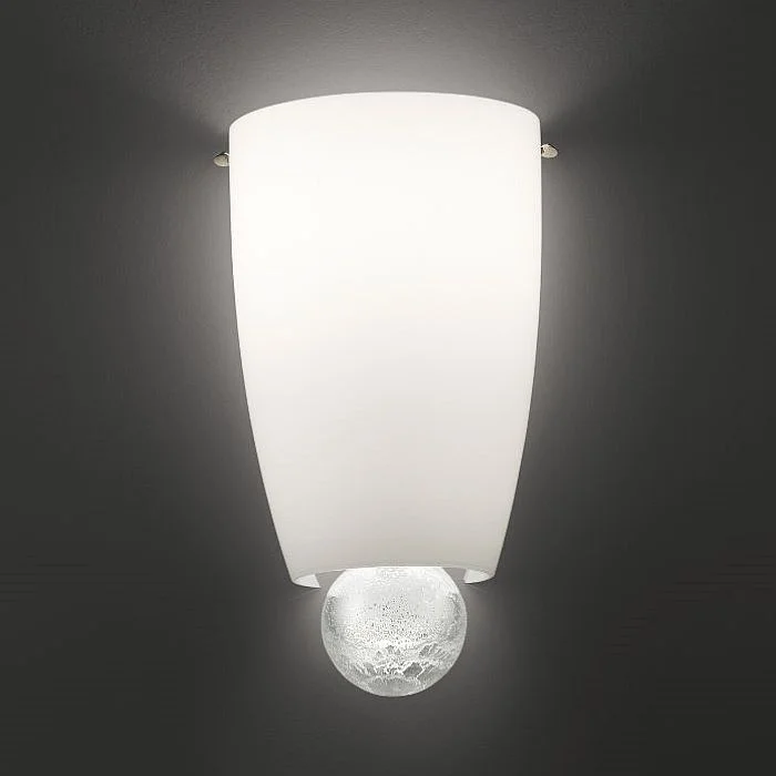 Victorian - Inspired Chandeliers with Ornate DetailsThe Argea Murano Glass Wall Light From Venini With Gold Or Silver Leaf Victorian - Inspired Chandeliers with Ornate DetailsThe Argea Murano Glass Wall Light From Venini With Gold Or Silver Leaf