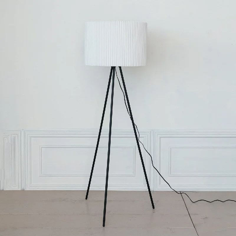 Dimmable Floor Lamp for Adjustable Lighting AmbianceMetal Floor Lamp with Jute Shade Dimmable Floor Lamp for Adjustable Lighting AmbianceMetal Floor Lamp with Jute Shade